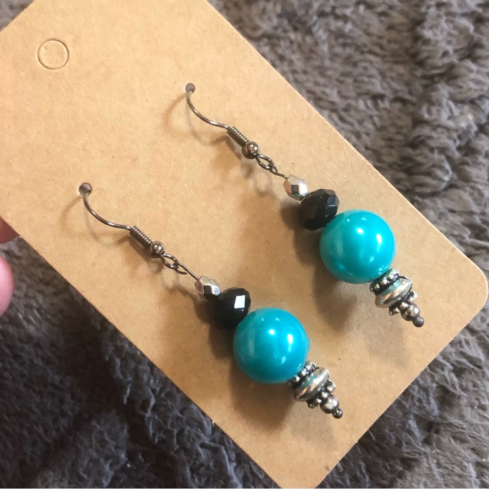 Handcrafted jet black rhondelle iridescent pearl elegant dangle earrings